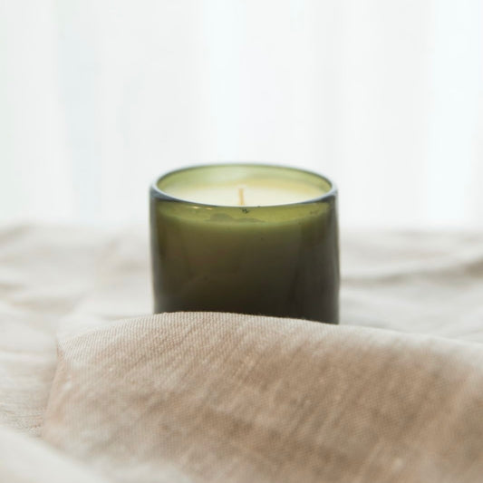 Vela de soya chica en vidrio soplado – Ámbar, Humo o Verde